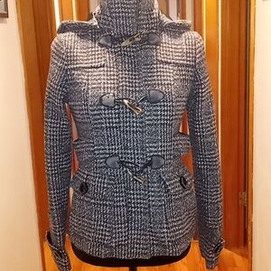 Jacket it's black and gray